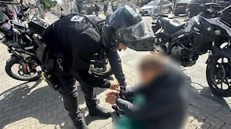 תמונה ממעצרו של החשוד, צילום: דוברות המשטרה