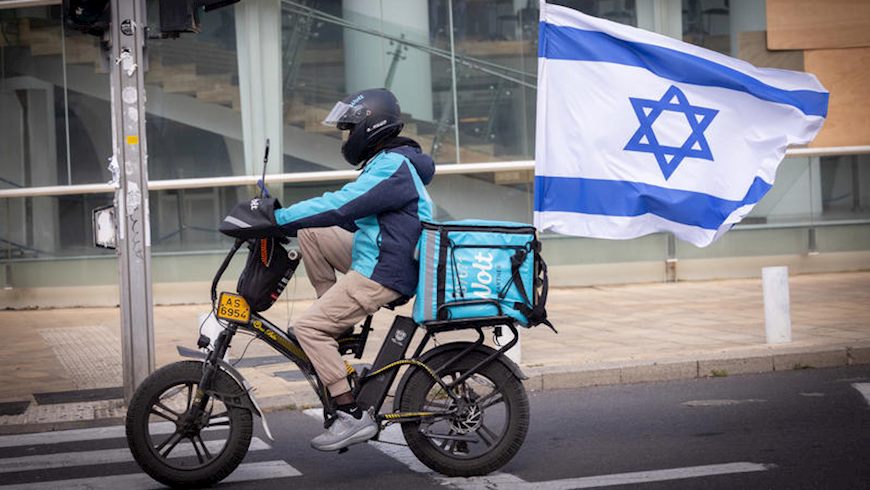 שליח וולט. אילוסטרציה, צילום: מרים אלסטר/פלאש 90
