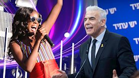 יאיר לפיד ואזיליה בנקס, צילום: shutterstock, Chaim Goldberg/Flash90