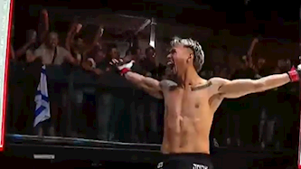 כיבדי גורדון בניצחון, צילום: מסך שידור one