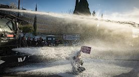 מכתזית בהפגנה, צילום: חיים גולדברג, פלאש 90