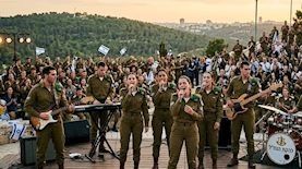 להקה צבאית, צילום: אילוסטרציית בינה מלאכותית