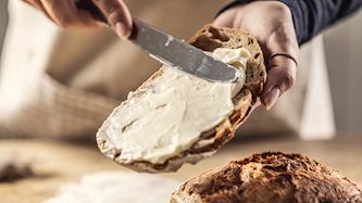 ממרח חמאה על לחם, צילום: shutterstock