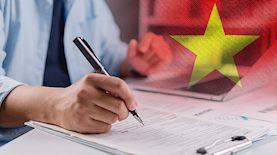 מילוי טפסים וייטנאם, צילום: shutterstock