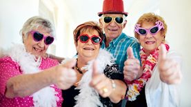 קשישים נהנים, צילום: shutterstock