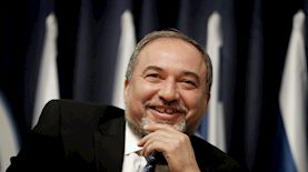 ליברמן מחייך, צילום: פלאש 90