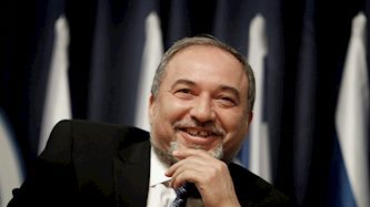 ליברמן מחייך, צילום: פלאש 90