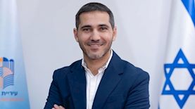 רועי גבאי, ראש עיריית יבנה, צילום: עמית אלפונטה באדיבות עיריית יבנה