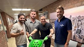 רוביק דנילוביץ' ואנשי חברת ליים, צילום: יח"צ