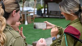 מענקים וחיילות, צילום: יובל אלון