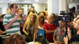 קלמן ליבסקינד בישיבת החירום של עובדי מעריב, אתמול, צילום: פנימי