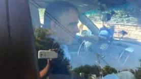 נוני מוזס יוצא מביתו בסביון, הבוקר (צילום מסך: השידור של 'ארץ חדשה'), צילום: צילום מסך: השידור של 'ארץ חדשה'